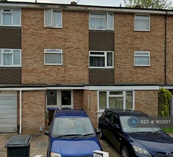6 Bedroom Terraced House To Rent In De Havilland Close, Hatfield, AL10