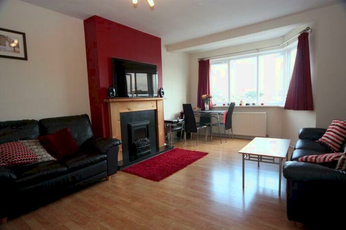 2 Bedroom Apartment To Rent In Bonnersfield Lane, Harrow, HA1