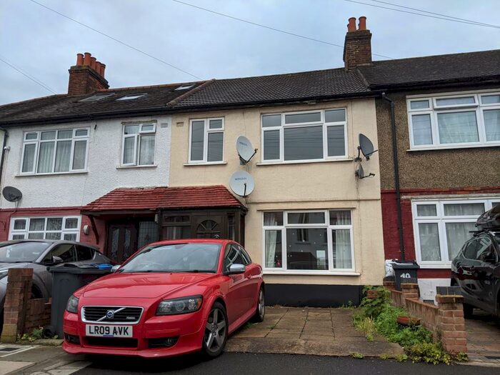 3 Bedroom House To Rent In Hatton Gardens, Mitcham, CR4
