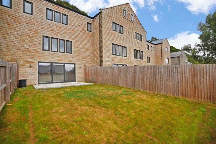 4 Bedroom Town House For Sale In Scar Bottom Lane, Greetland, Halifax, HX4