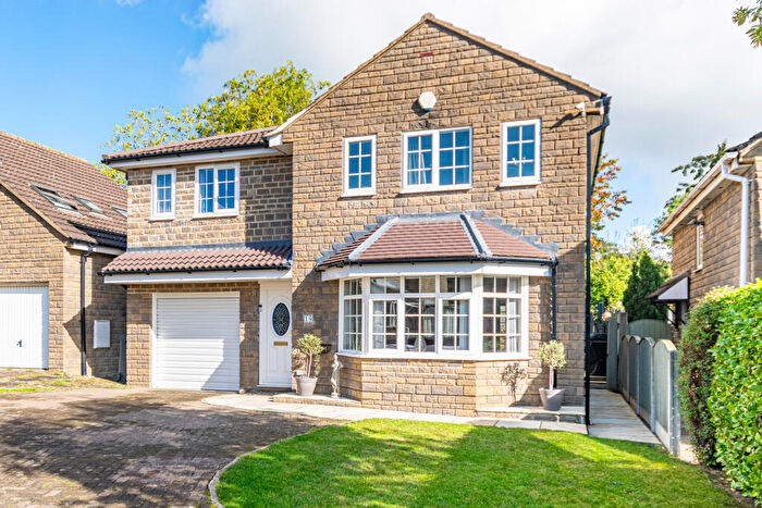 4 Bedroom Detached House For Sale In Westwinn Garth, Leeds, LS14