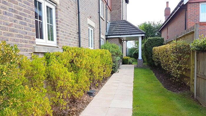 2 Bedroom Apartment To Rent In Bedroom Purpose Built Apartment In Caterham Valley, CR3