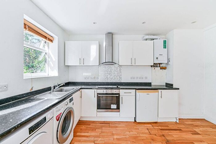 2 Bedroom Flat To Rent In Riggindale Road, Streatham, London, SW16