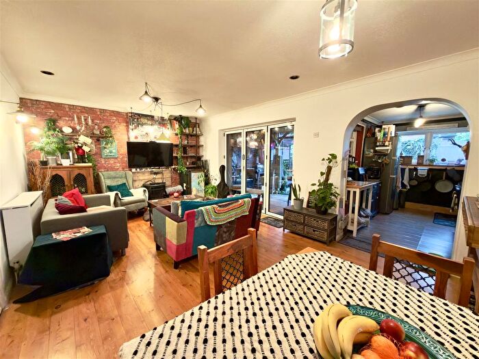 3 Bedroom Semi Detached House For Sale In Howard Road, Horsham, RH13