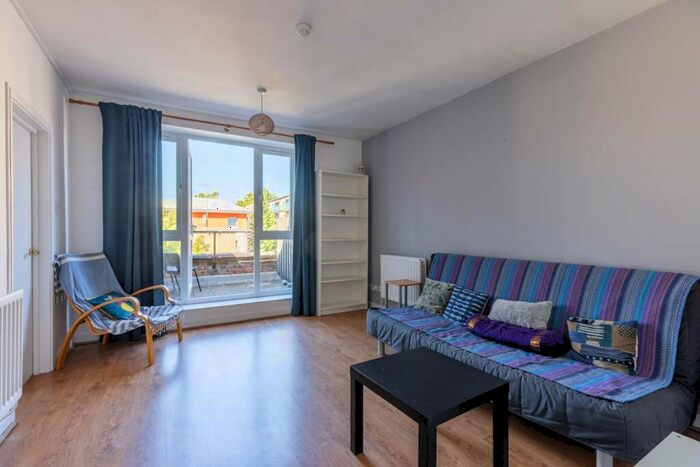 1 Bedroom Flat To Rent In Merchant Street, Bow, E3