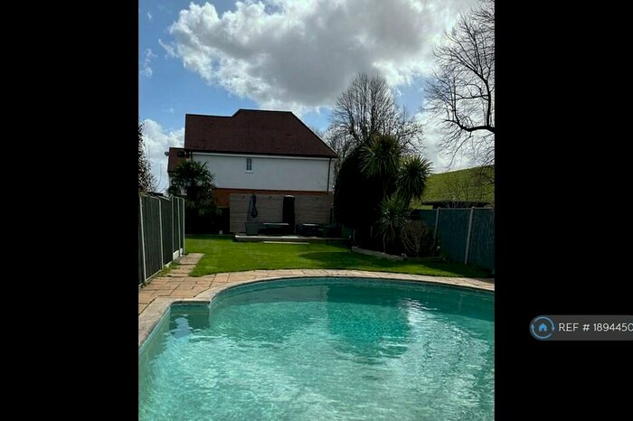 4 Bedroom Detached House To Rent In Hurst Road, West Molesey, KT8