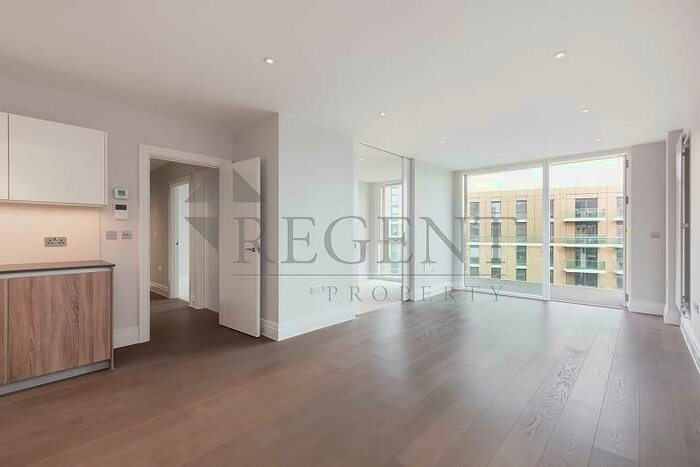 3 Bedroom Apartment To Rent In Hamond Court, Kingston Upon Thames, KT2