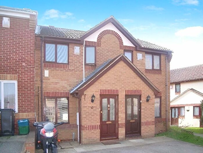 2 Bedroom Terraced House To Rent In Kelvin Gardens, London, CR0