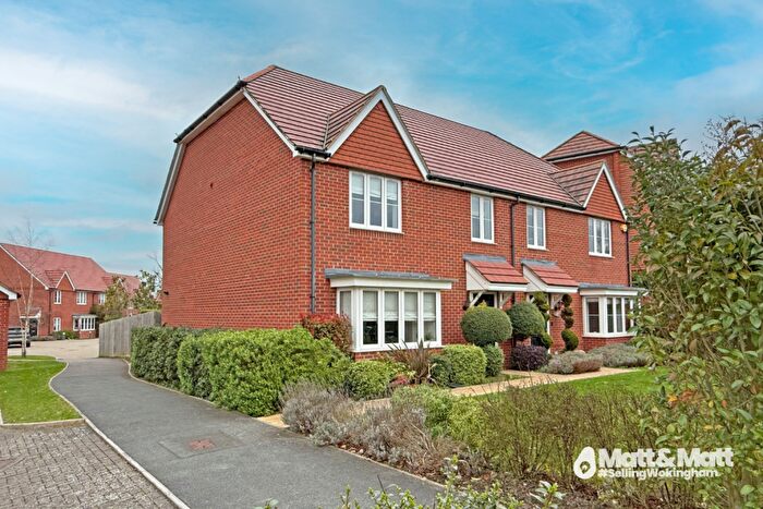 4 Bedroom Semi Detached House For Sale In Cedar Grove, Wokingham, RG41