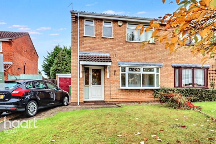 3 Bedroom Semi-Detached House For Sale In Spinney Halt, Leicester, LE8