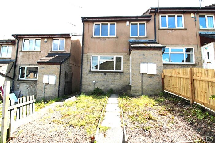 2 Bedroom Terraced House For Sale In Daisy Street, Bradford, BD7