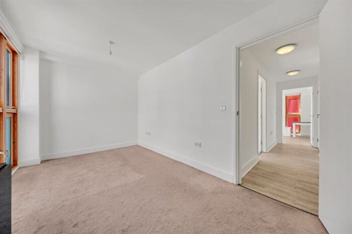 2 Bedroom Apartment For Sale In Byng Street, London, E14