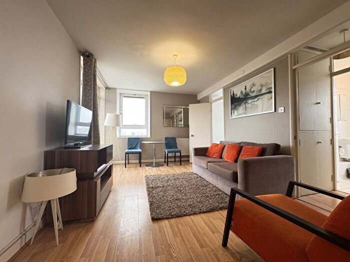 1 Bedroom Flat To Rent In Centre Point, Avondale Square, London, SE1