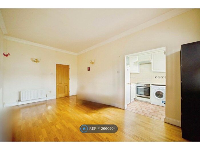 2 Bedroom Flat To Rent In Holloway Road, London, N7