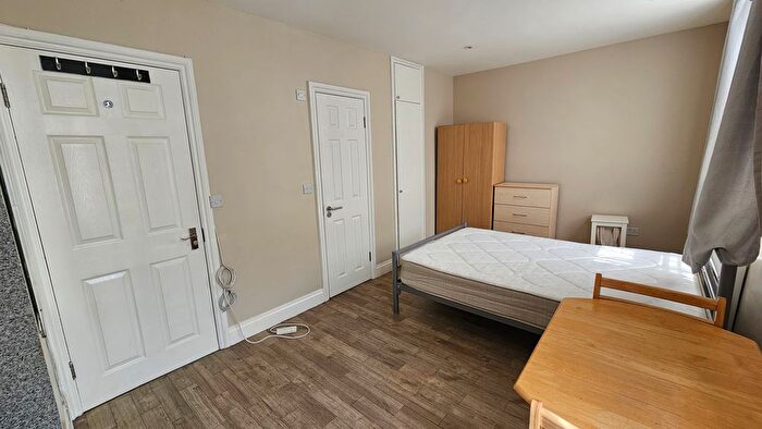 Studio To Rent In Cricklewood Lane, Cricklewood, London, NW2