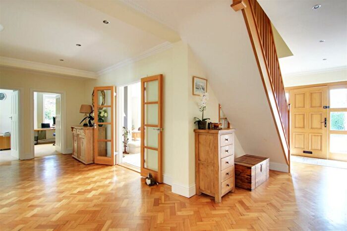 5 Bedroom Detached House For Sale In Botley Road, Chesham, HP5