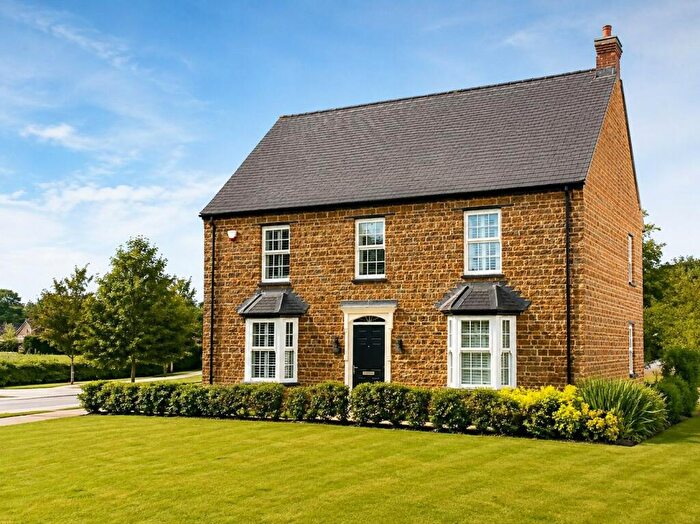 4 Bedroom Detached House For Sale In Dukes Meadow Drive, Banbury, OX16