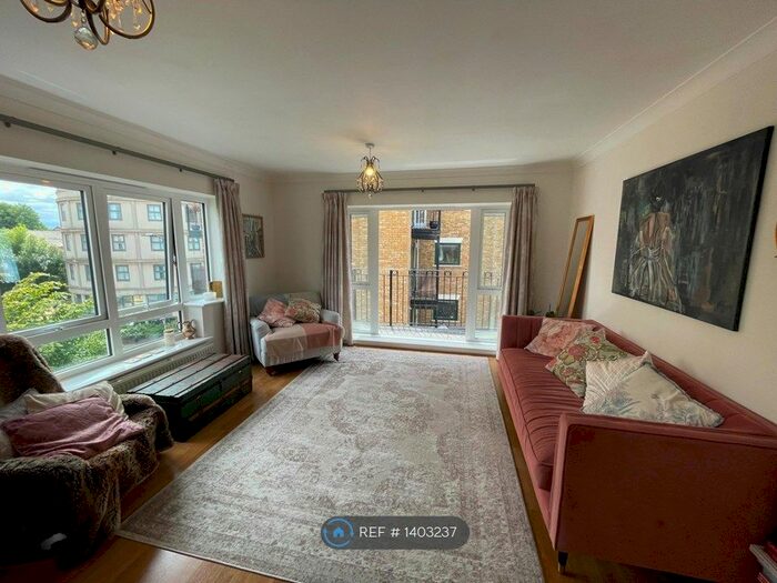 2 Bedroom Flat To Rent In Leeside Court Rotherhithe Street, London, SE16