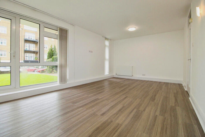 3 Bedroom Flat To Rent In Peters Lodge, Stonegrove, Edgware, HA8