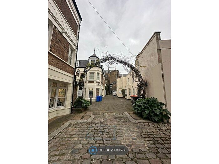 2 Bedroom Flat To Rent In Cobham Court, London, SW1X