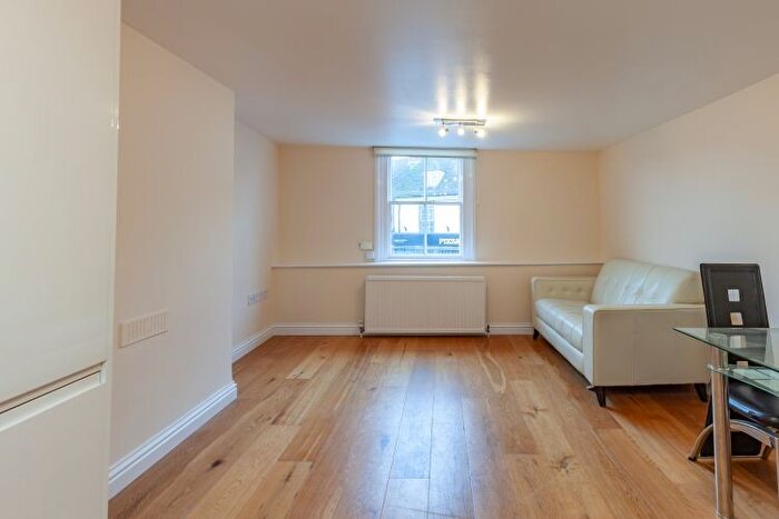 1 Bedroom Flat To Rent In Market Square, Bicester, OX26