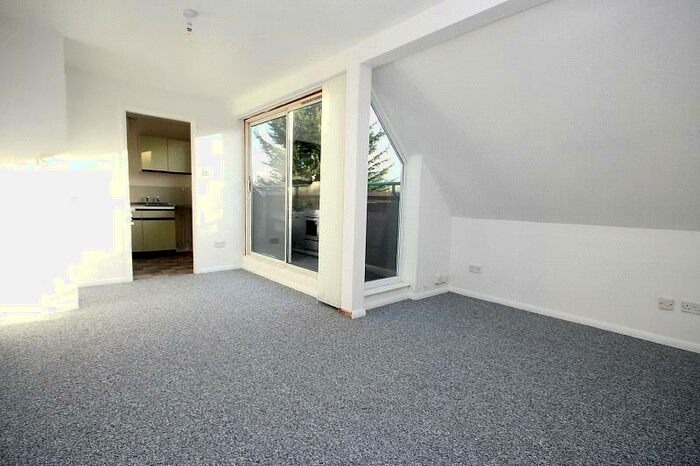 1 Bedroom Apartment To Rent In Woodstock Crescent, Laindon, Basildon, SS15
