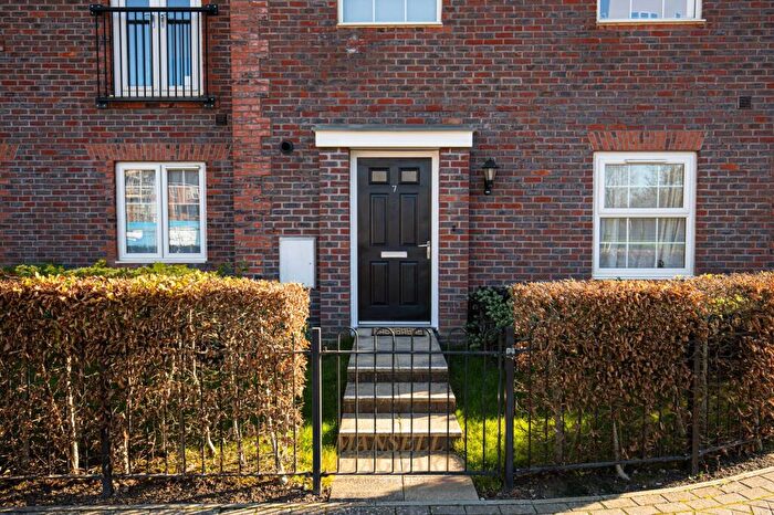 2 Bedroom Maisonette For Sale In Somerley Drive, Crawley, RH10