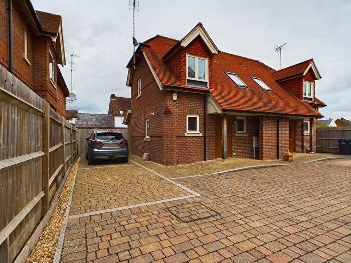 2 Bedroom Semi-Detached House To Rent In Shepard Place, Pangbourne, RG8