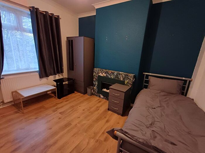 4 Bedroom House To Rent In Spark Terrace, Stoke-on-Trent, ST4
