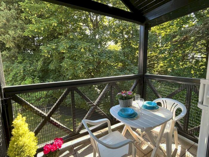 3 Bedroom Flat For Sale In The Laurels, Sidmouth, EX10