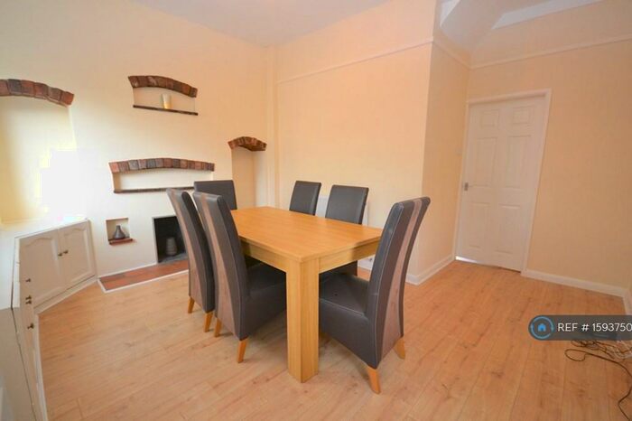 4 Bedroom End Of Terrace House To Rent In Vale Street, Silverdale, Newcastle-Under-Lyme, ST5