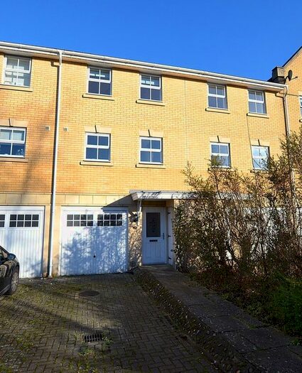 3 Bedroom Terraced House To Rent In Sparkes Close, Bromley, BR2