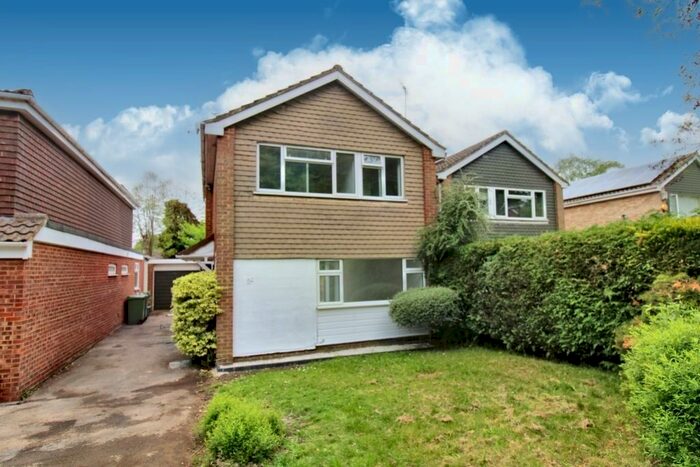 3 Bedroom Detached House To Rent In Tomlins Avenue, Frimley, Camberley, Surrey, GU16