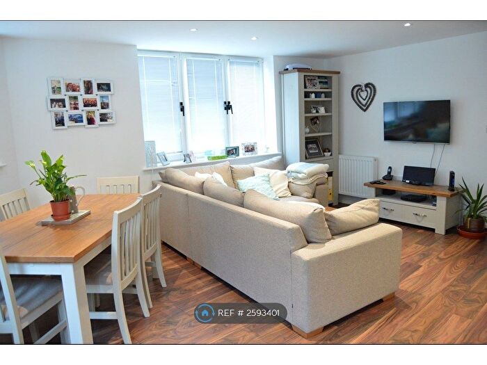 2 Bedroom Flat To Rent In Lower Dagnall Street, St Albans, AL3