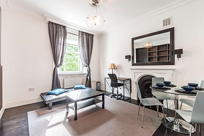 2 Bedroom Flat For Sale In St. Georges Square, London, SW1V