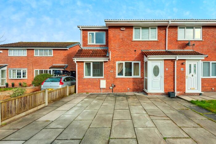 3 Bedroom Semi-Detached House For Sale In Chedworth Drive, Widnes, WA8