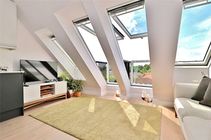 1 Bedroom Flat For Sale In Albert Drive, Woking, Surrey, GU21