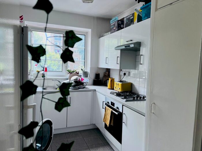 3 Bedroom Flat To Rent In Hendale House, Upper Clapton Road, Hackney, E5