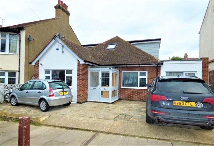 1 Bedroom Flat To Rent In Woodfield Park Drive, Leigh On Sea, Leigh On Sea, SS9