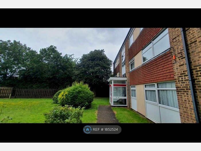 2 Bedroom Flat To Rent In Rainham, Gillingham, ME8