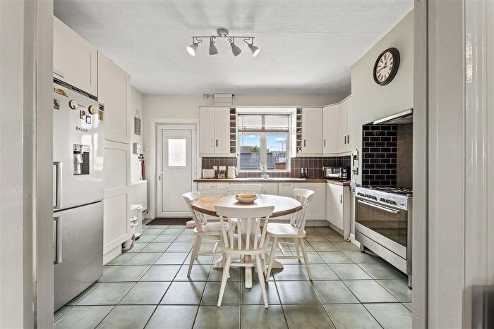 3 Bedroom Semi-Detached House For Sale In Boythorpe Avenue, Boythorpe, Chesterfield, S40