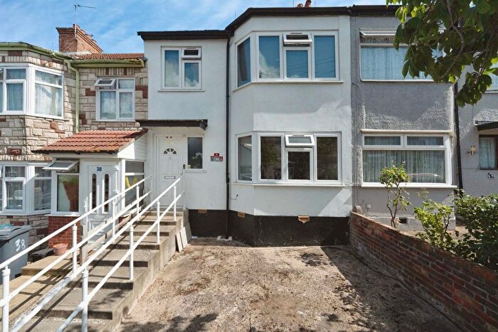 3 Bedroom Terraced House For Sale In Scarsdale Road, Harrow, HA2