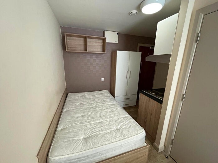 Studio To Rent In Alexandra House, Castlegate, Sheffield, South Yorkshire, S3