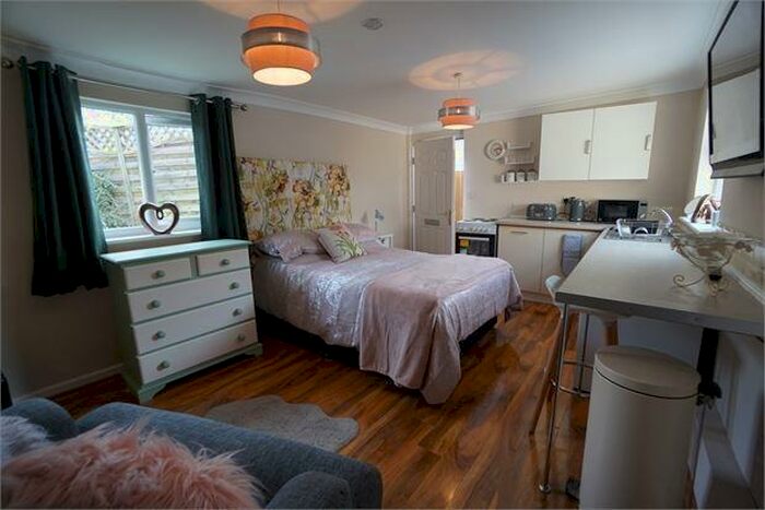 Studio To Rent In Melrose Road, West Mersea, CO5