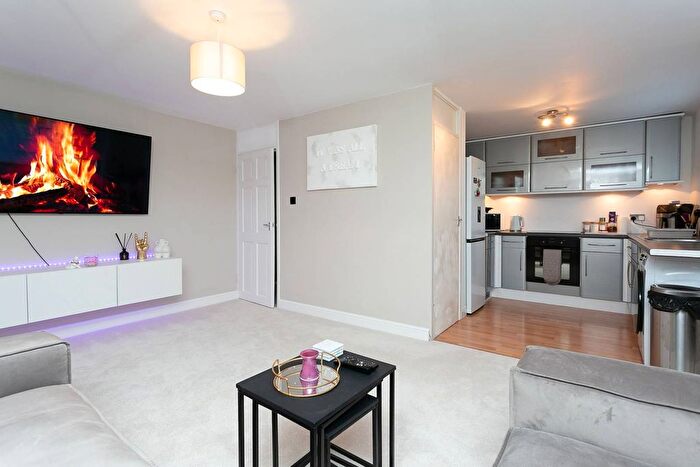 2 Bedroom Flat For Sale In Aston View, Hemel Hempstead, HP2