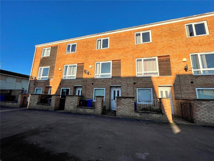 4 Bedroom House To Rent In Lauderdale Crescent, Manchester, M13