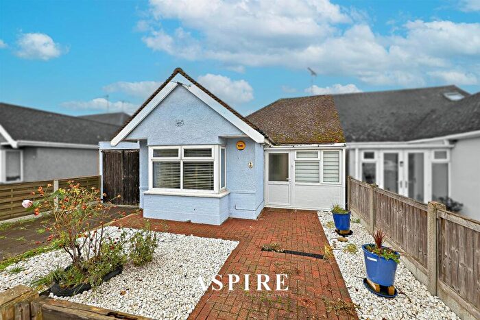 2 Bedroom Semi-Detached Bungalow For Sale In Oak Road, Canvey Island, SS8