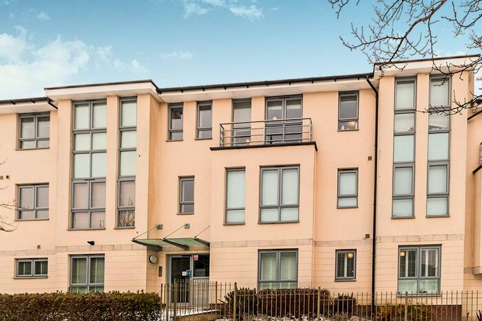 2 Bedroom Flat To Rent In Springhead Parkway, Northfleet, Gravesend, Kent, DA11