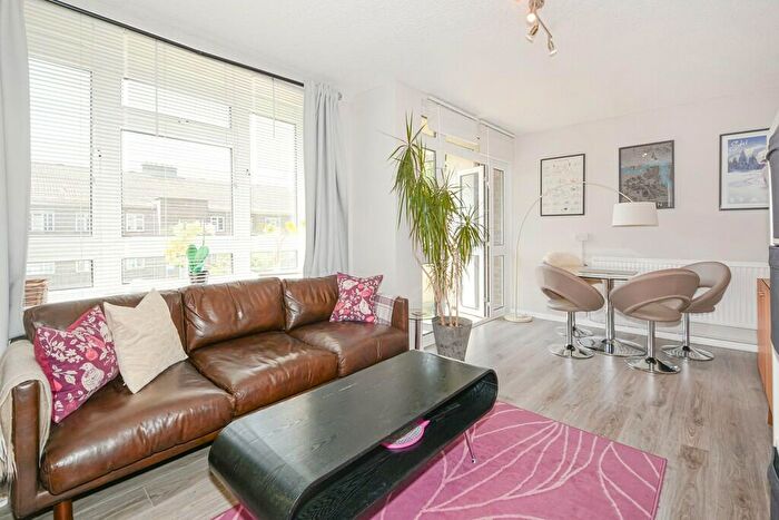 1 Bedroom Apartment To Rent In Ritchie House, Canada Water, SE16