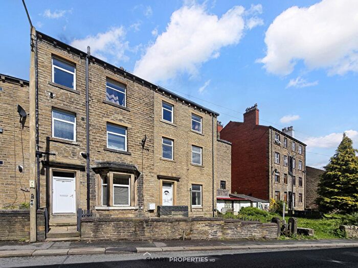 3 Bedroom End Of Terrace House For Sale In Dale Street, Longwood, Huddersfield, HD3
